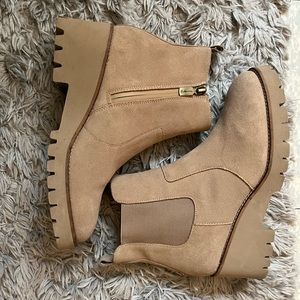 Blondo light brown/tan ankle boots size 9